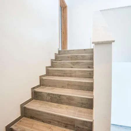 Beautiful And Cosy Flat In واغراين